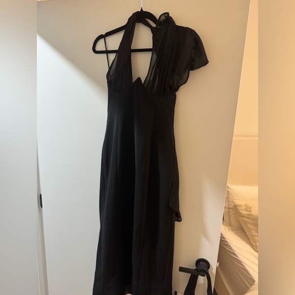 Luzina Midi Dress in Black
Camila Coelho - Picture 8 of 8